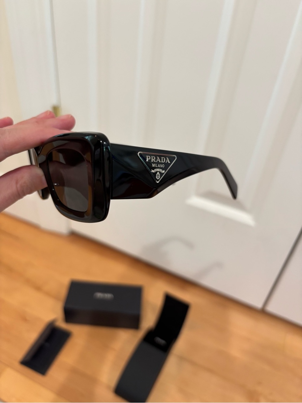Prada PR 13ZS Women’s Sunglasses with Dark Gray Lenses - never worn! - Picture 3 of 5